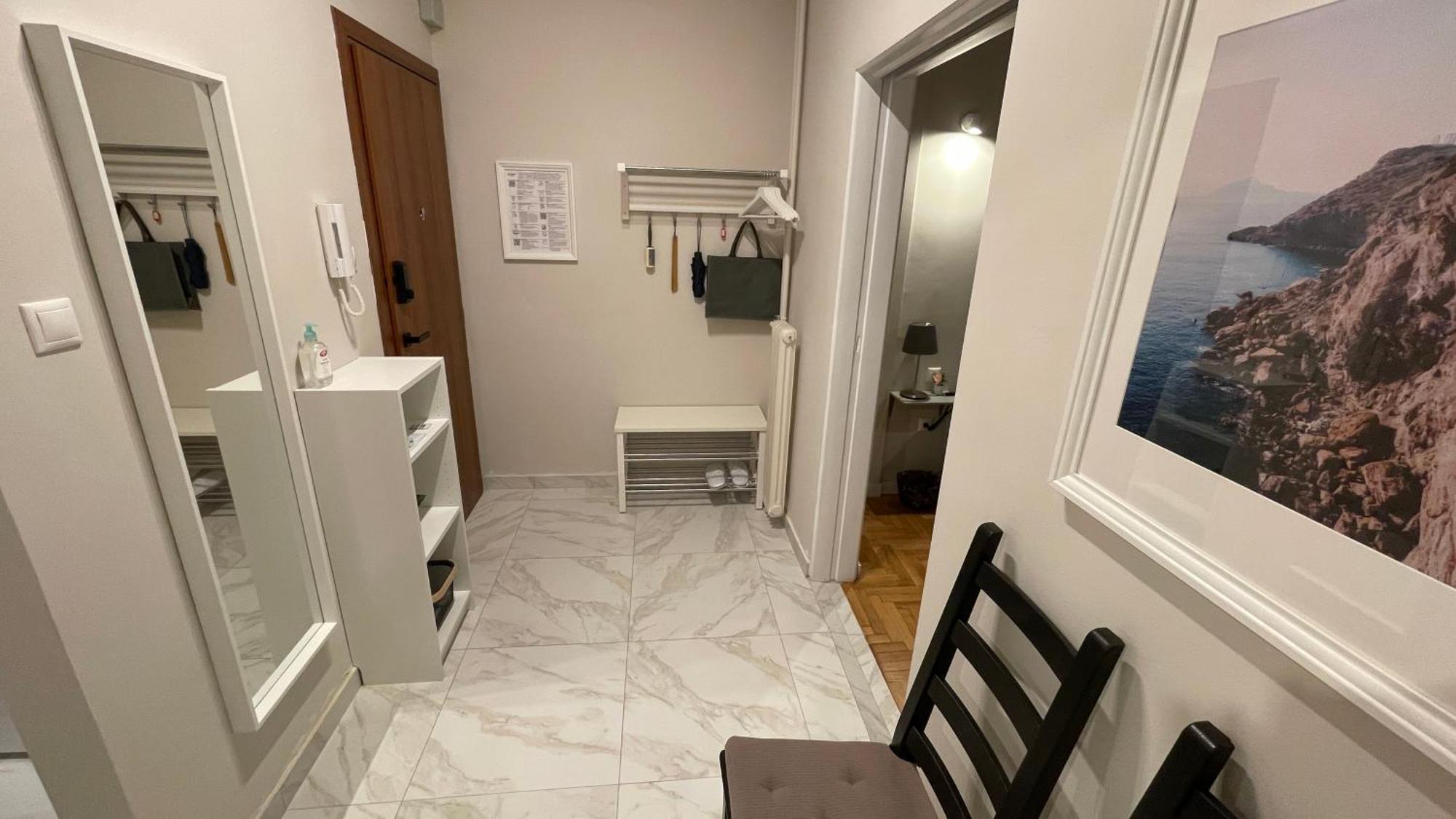 Apartment 2 Newly Renovated Charming Steps From Panormou Metro Station