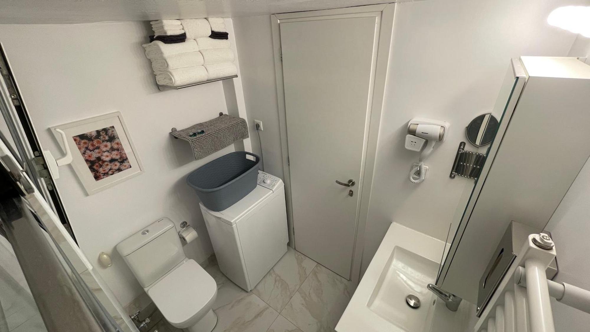 2 Newly Renovated Charming Steps From Panormou Metro Station Apartment Athens