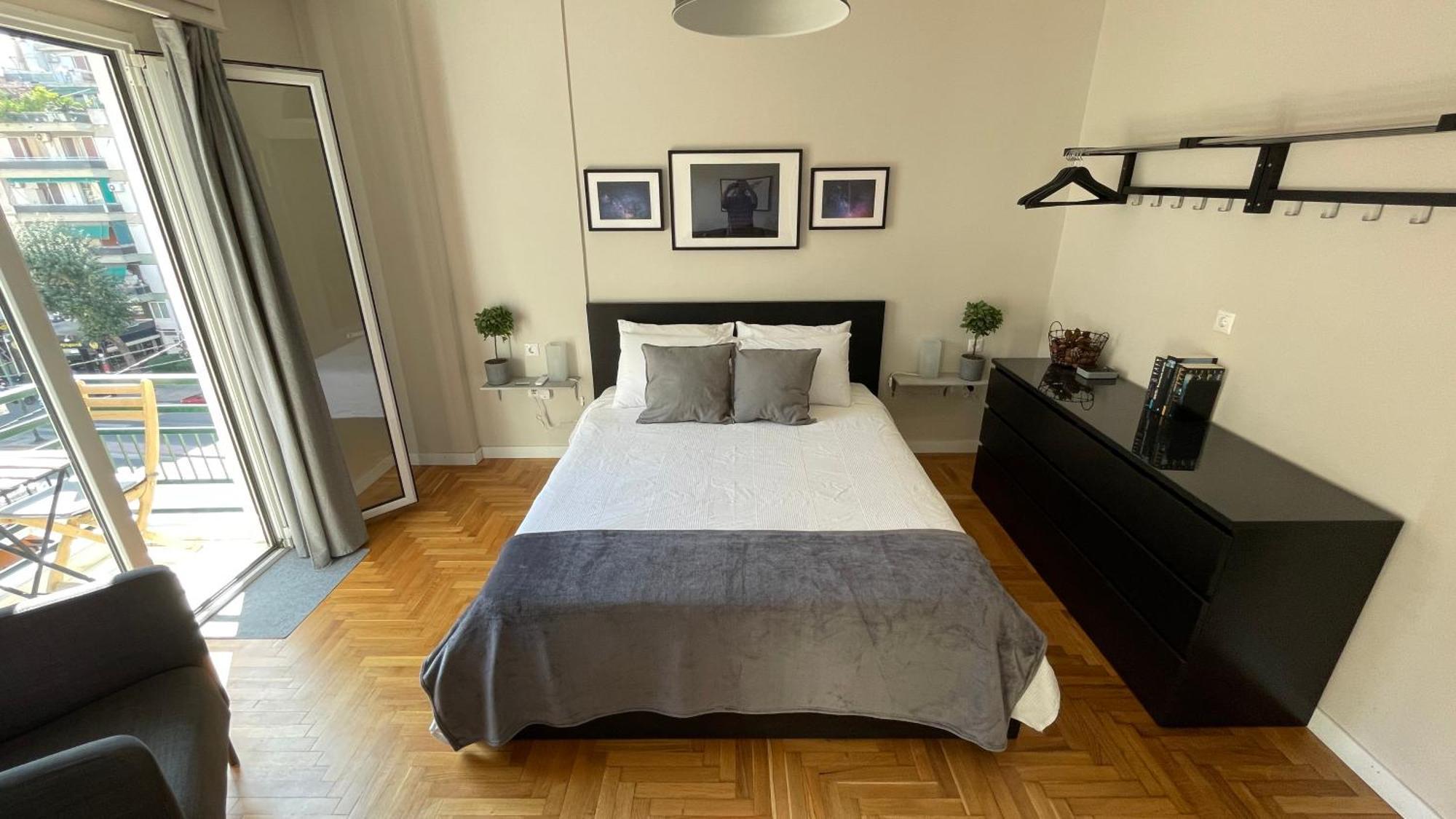 Apartment 2 Newly Renovated Charming Steps From Panormou Metro Station