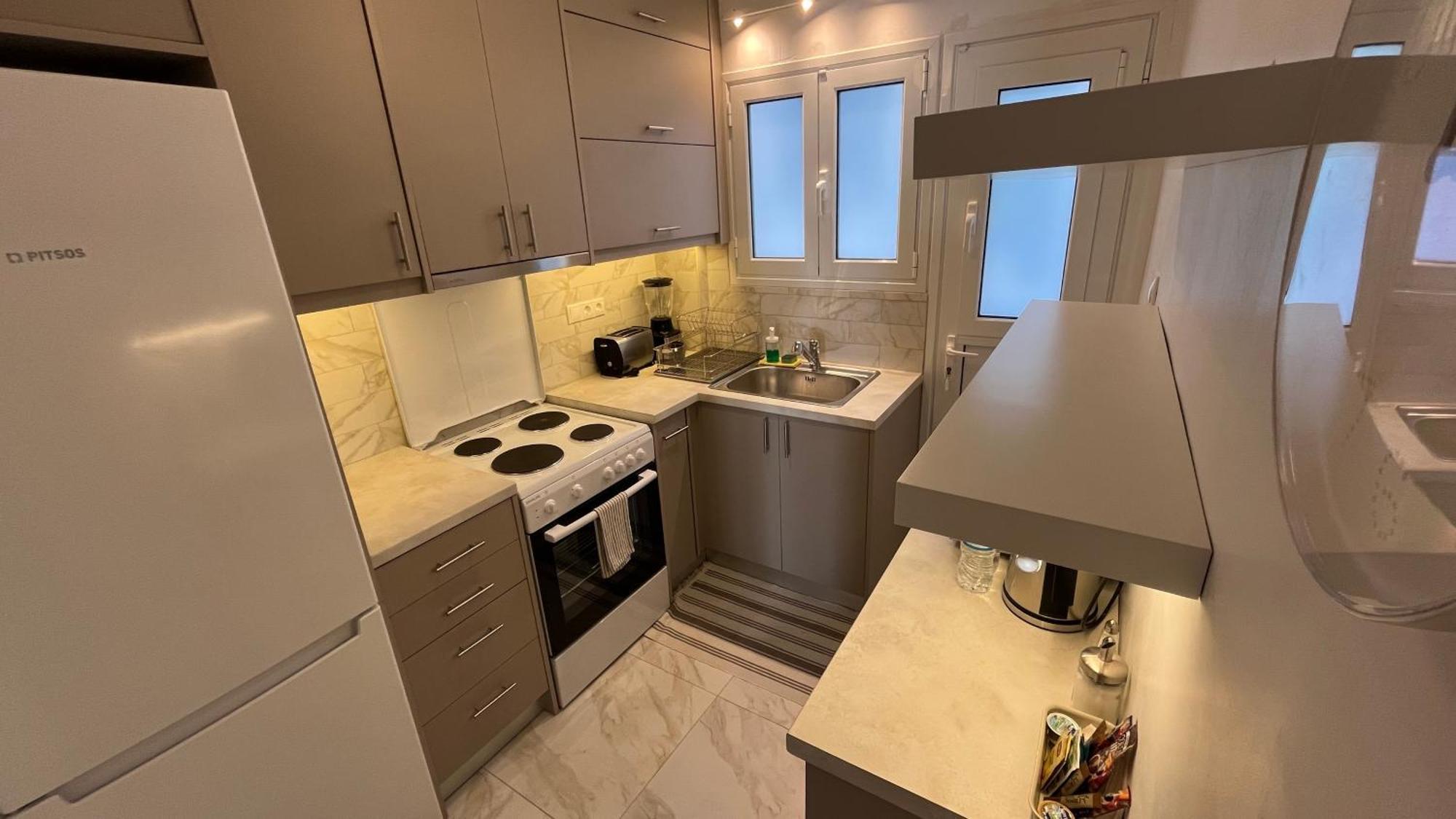 2 Newly Renovated Charming Steps From Panormou Metro Station