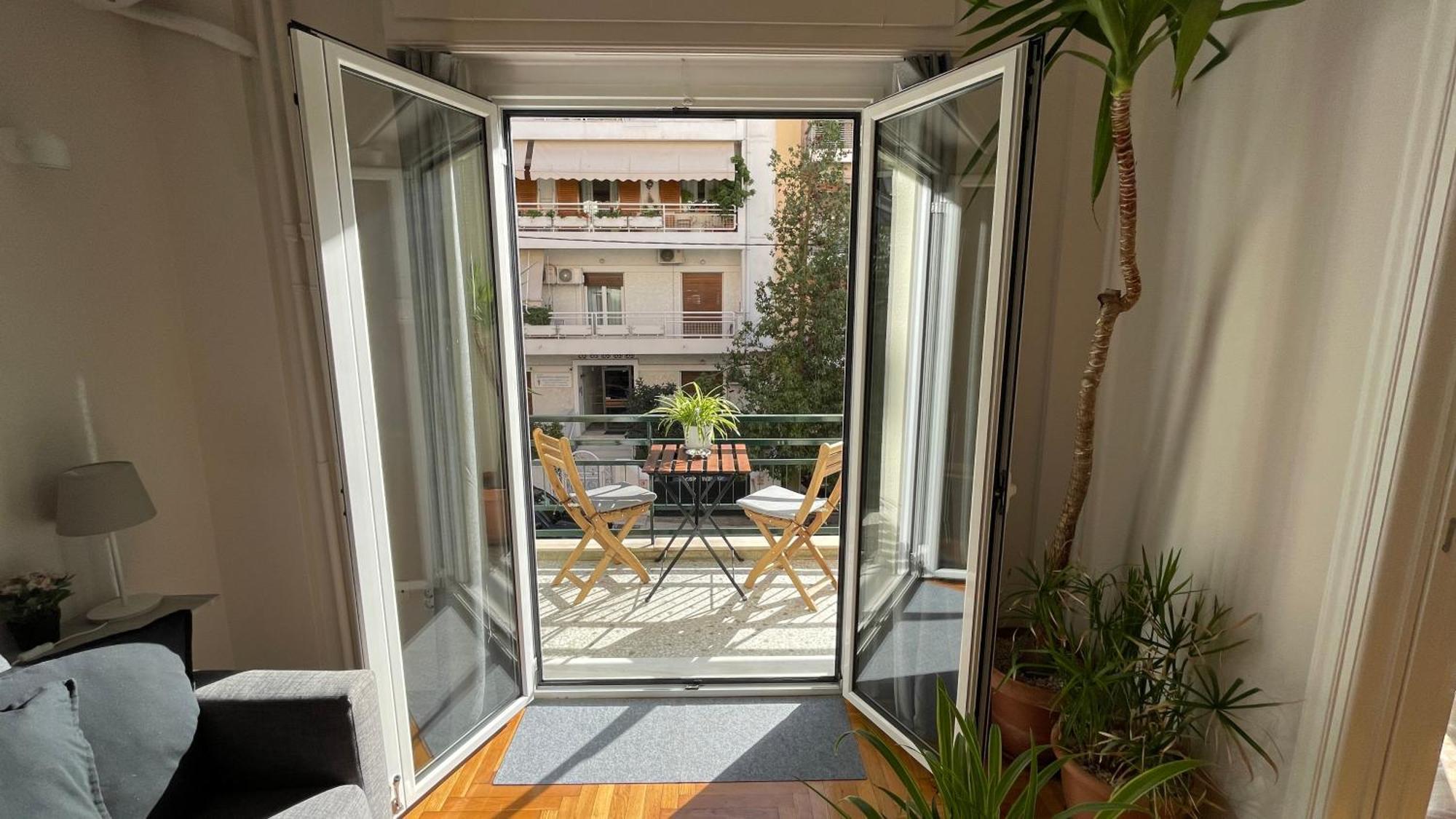 Apartment 2 Newly Renovated Charming Steps From Panormou Metro Station *