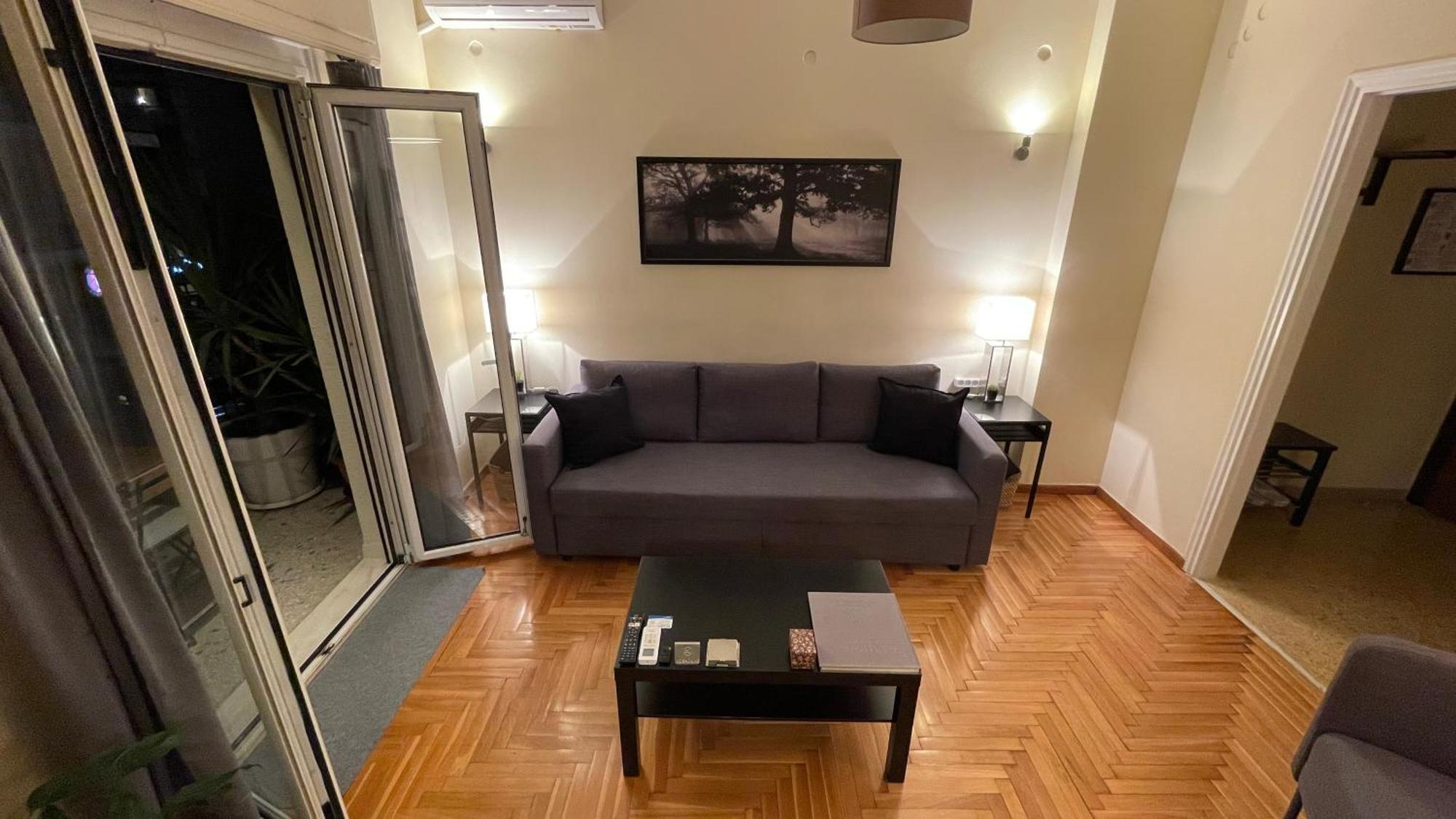 2 Newly Renovated Charming Steps From Panormou Metro Station Apartment *