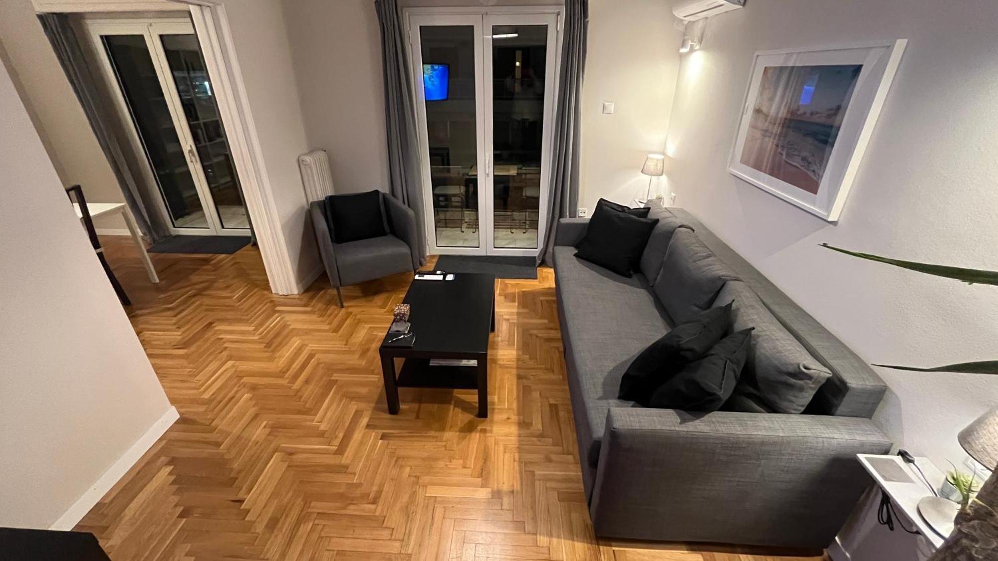 2 Newly Renovated Charming Steps From Panormou Metro Station Apartment *