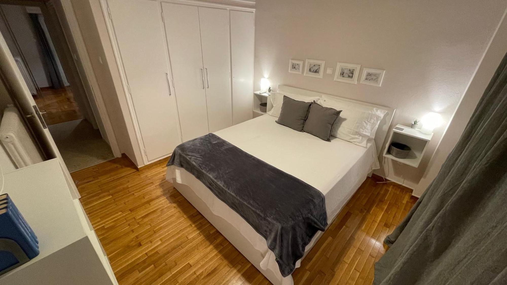 2 Newly Renovated Charming Steps From Panormou Metro Station Apartment *