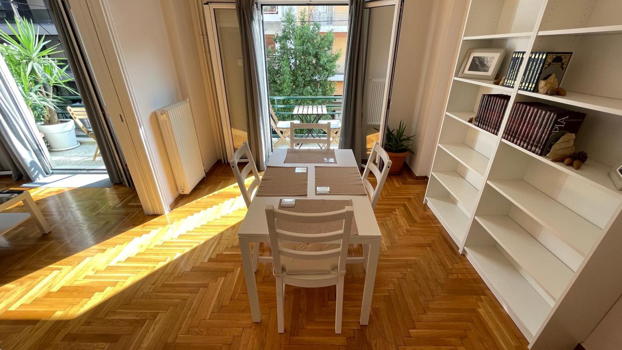 Apartment 2 Newly Renovated Charming Steps From Panormou Metro Station